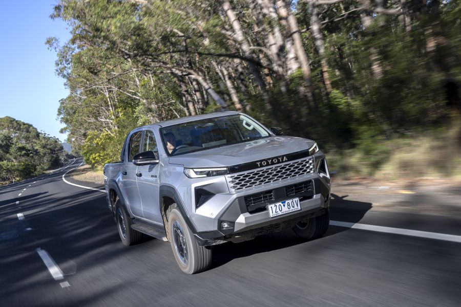 SR5 + PREMIUM INTERIOR (4x4)